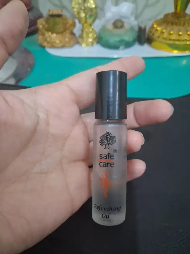 Minyak angin merk 
Safe care refreshing oil 
Limited edition 
Barang t