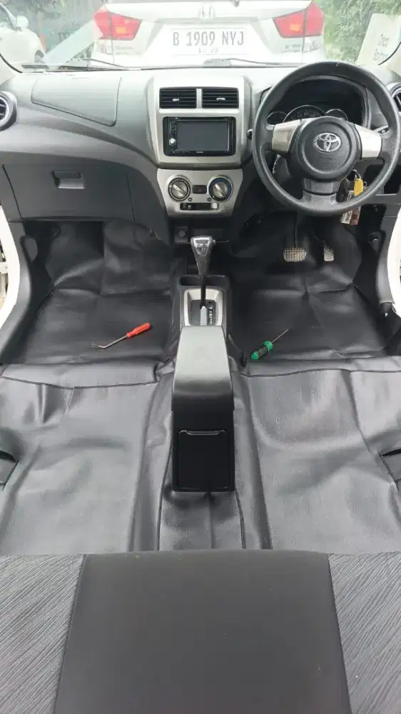 Karpet Dasar Mobil Avnza innova agya Brio Dan Lain2