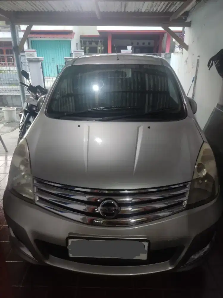 Nissan Grand Livina XV MT 2013