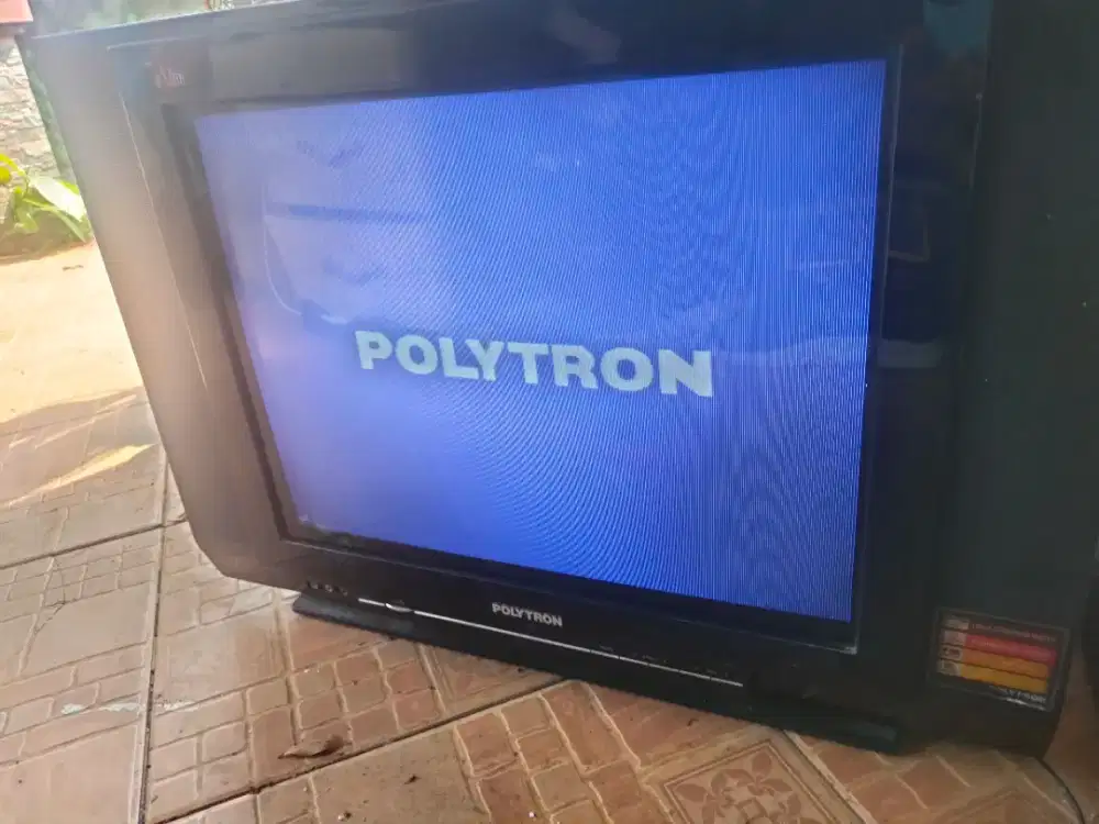 Tv Polytron uslim 21 inci flat
