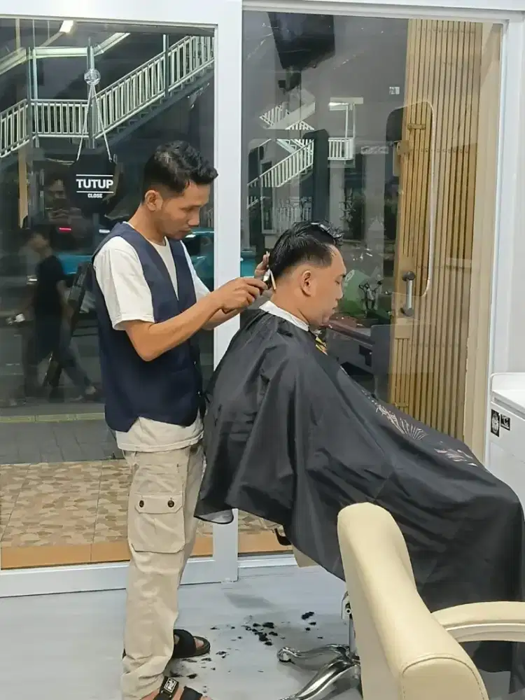Kerjasama usaha barbershop atau tempat cukur