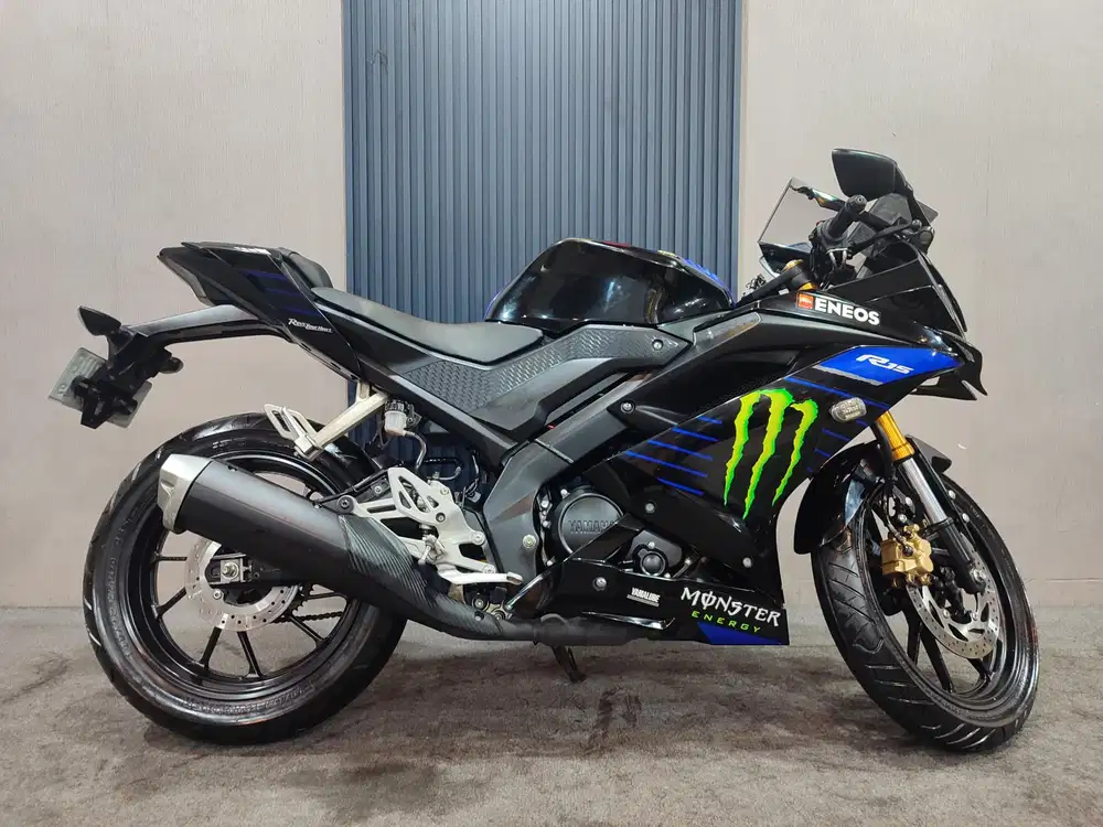 YAMAHA R15 V3 hitam 2019 MONSTER ENERGY istimewa siap pakai...