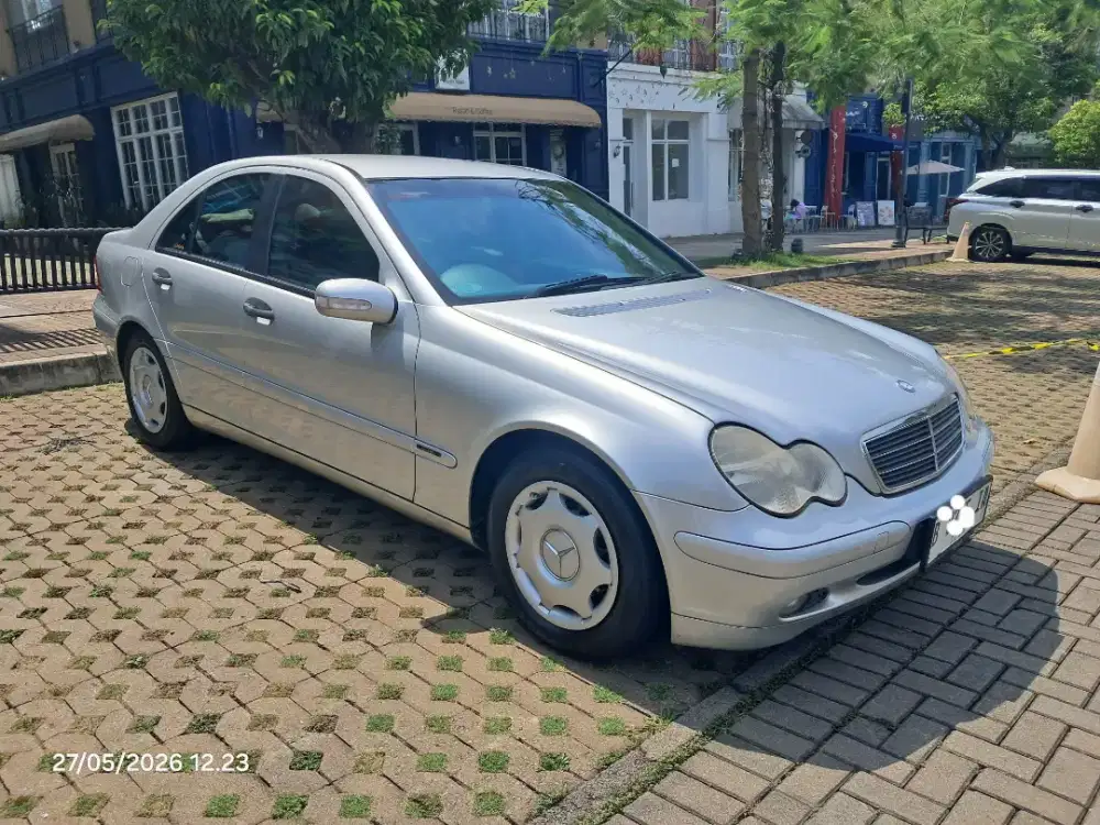 Dijual Mercedes Benz W203 C180 Compressor 2004 Silver