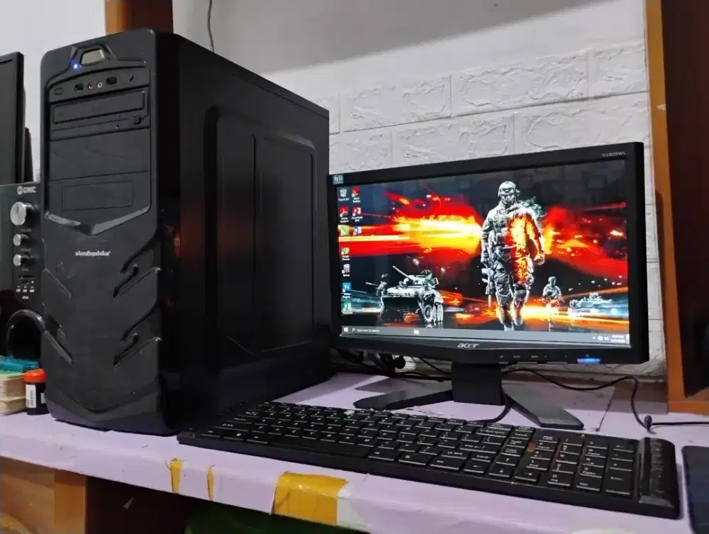 Pc gaming roblox / intel gen4 + ram 8gb + monitor 16inch siap pakai