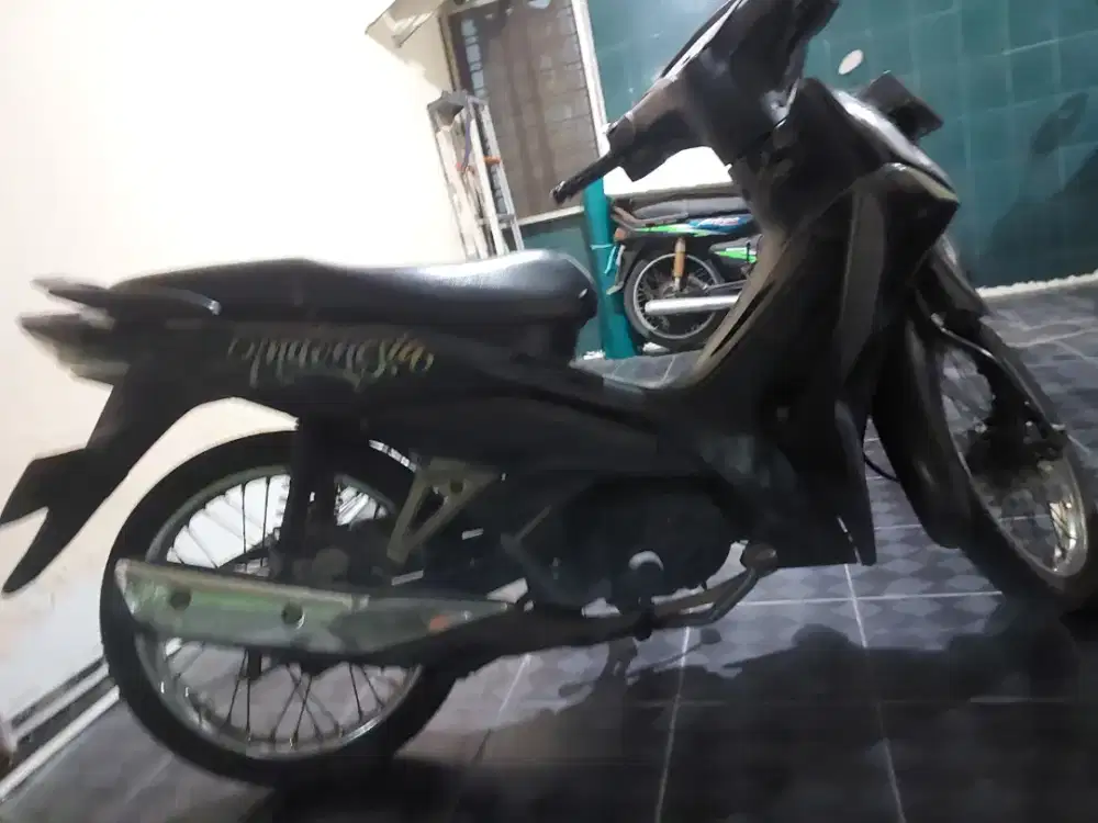 Revo 2019 hitam