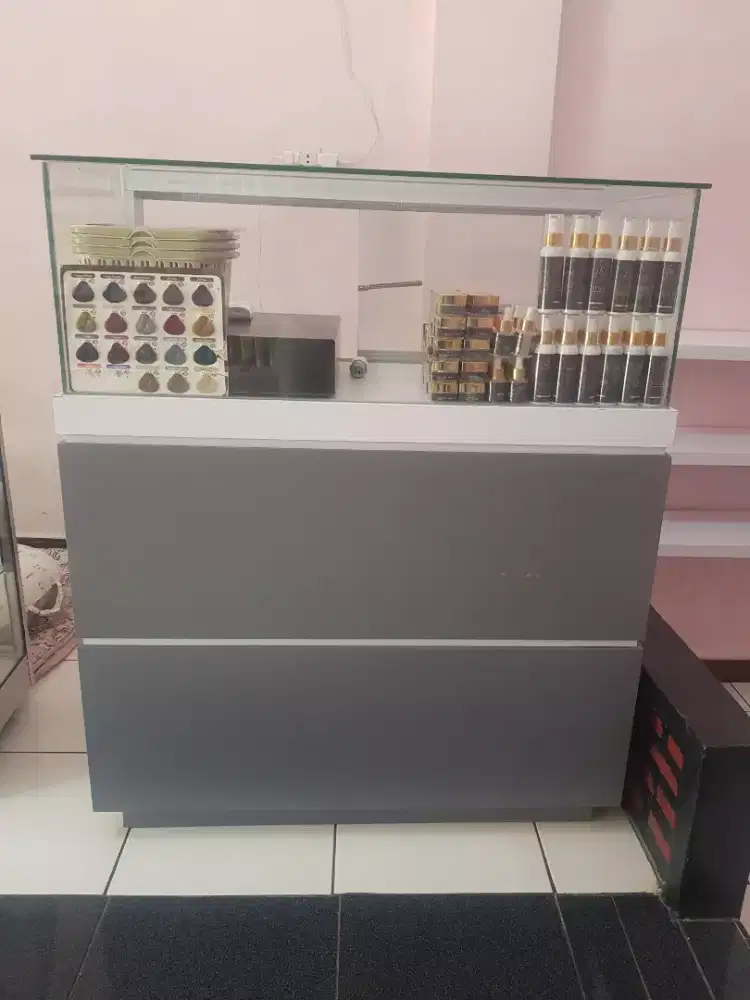 Etalase kayu mdf