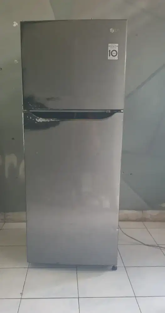 Di jual kulkas inverter 2 pintu siap pakai