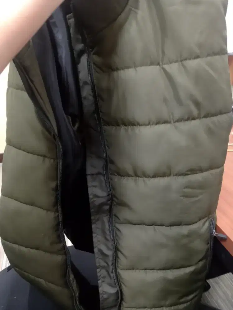 Jaket rompi warna hijau army