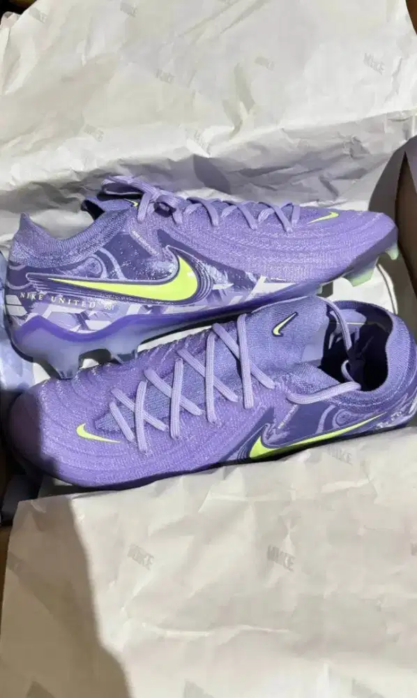 Sepatu bola Nike GX Phantom United Pack