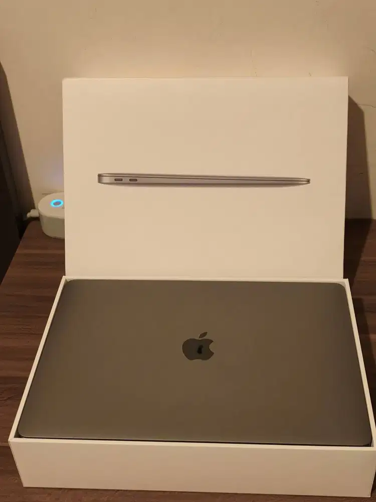MacBook Air M1 8/256 Fullset Original BH 95% Jarang Pakai