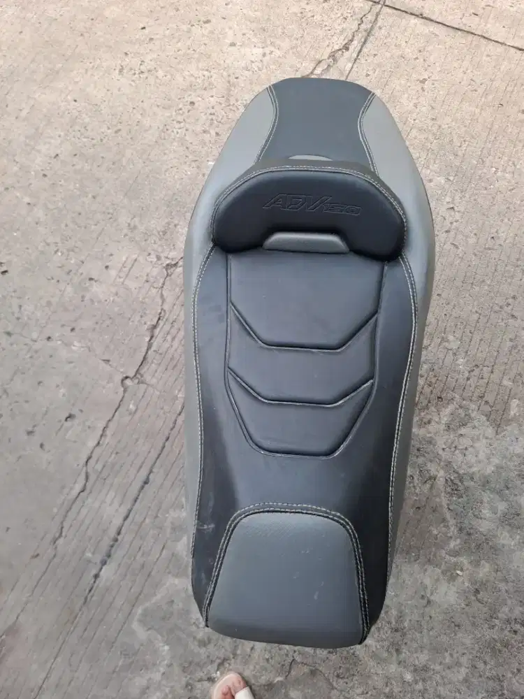 Halo   saya jual cepat jok motor  masih  ori blm pernah ganti