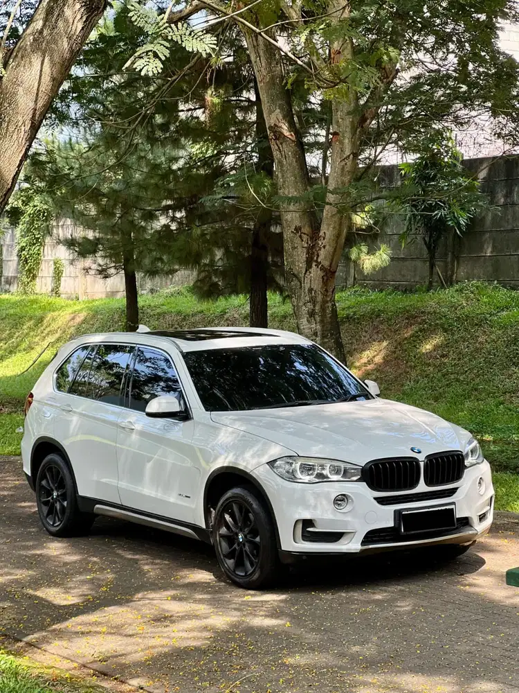 Mobil Pribadi BMW F15 X5 2015 Bensin White on Red, Kondisi Semua Baik