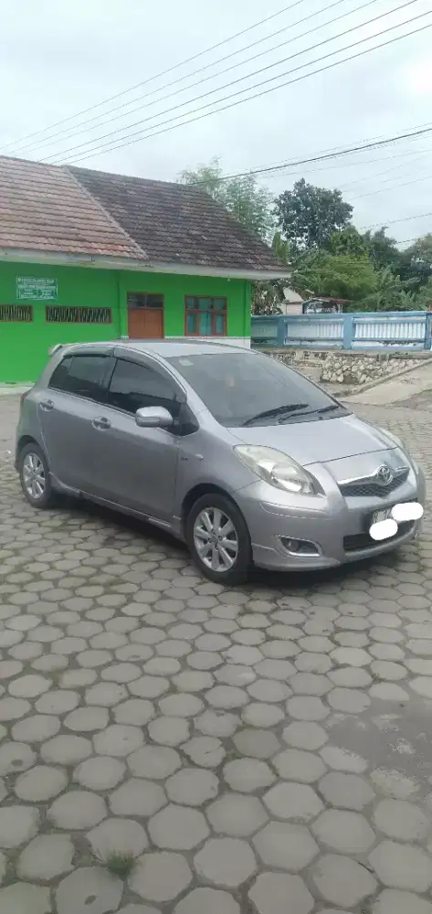 TOYOTA YARiS MANUAL 2011