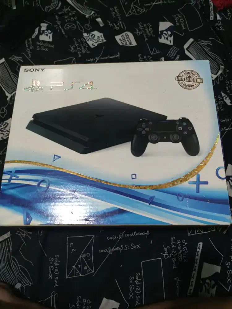 Ps4 slim (1TB) H E N