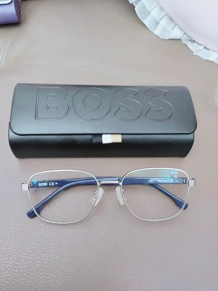 Kacamata HUGO BOSS