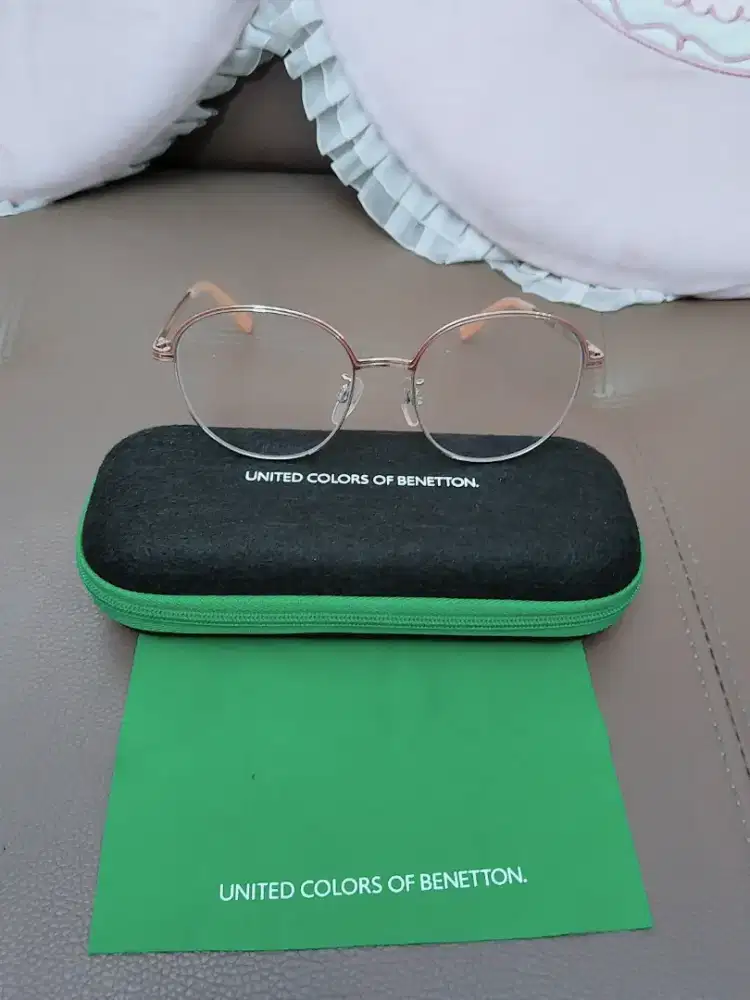 Kacamata BENETTON Titanium
