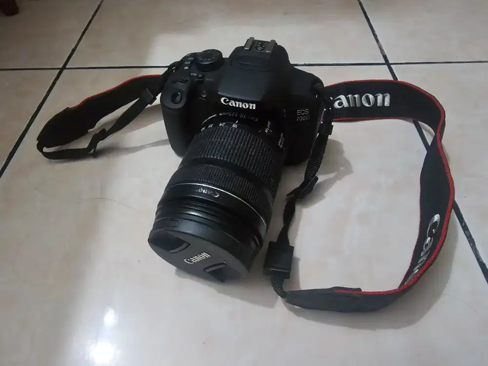 Canon   EOS  700D