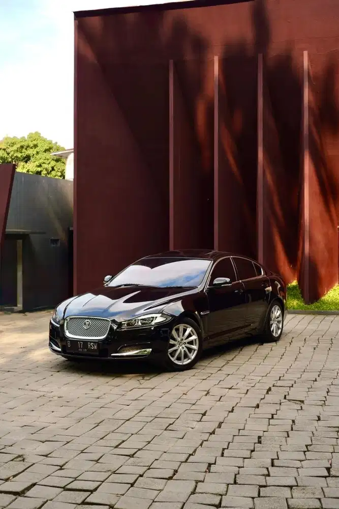 DIJUAL JAGUAR XF V6 3.0 2013 SUNROOF TYPE TERTINGGI