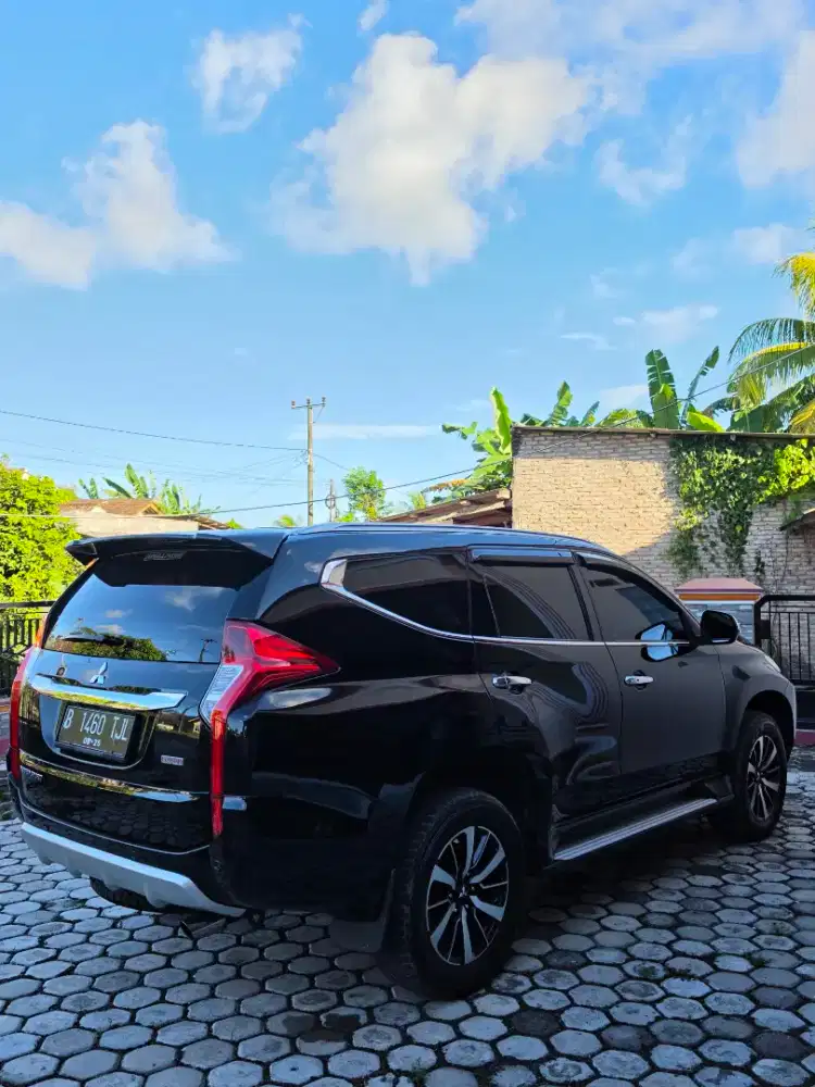 Mitsubishi Pajero Sport Dakar Black