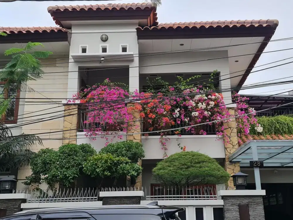 Rumah Indah Tebet Jakarta dengan Lantai Full Marmer & Parkeet