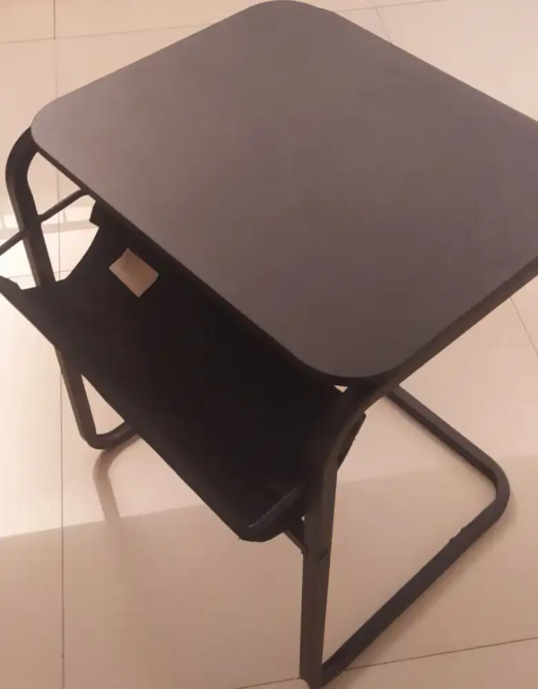 Meja minimalis..