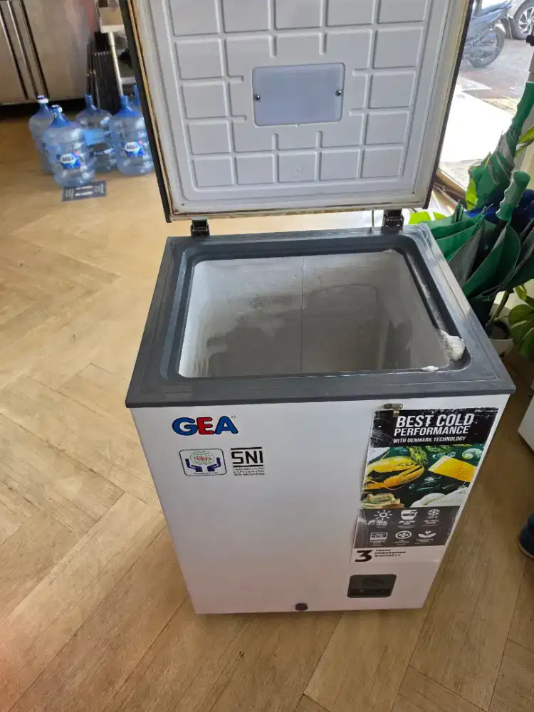 Dijual freezer gea 100L