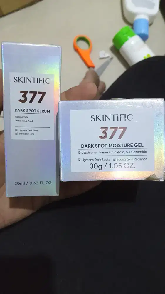 Skintific Dark Spot Serum dan Moisturazer Gel
