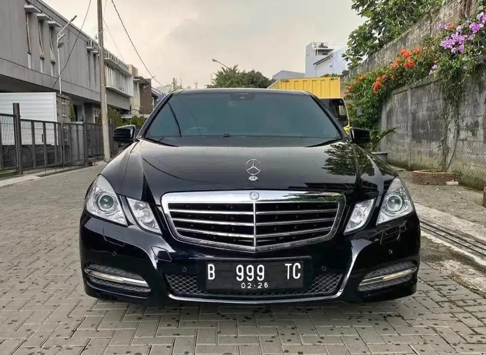 MERCEDES BENZ E300 ADVANTGARDE AT 2011