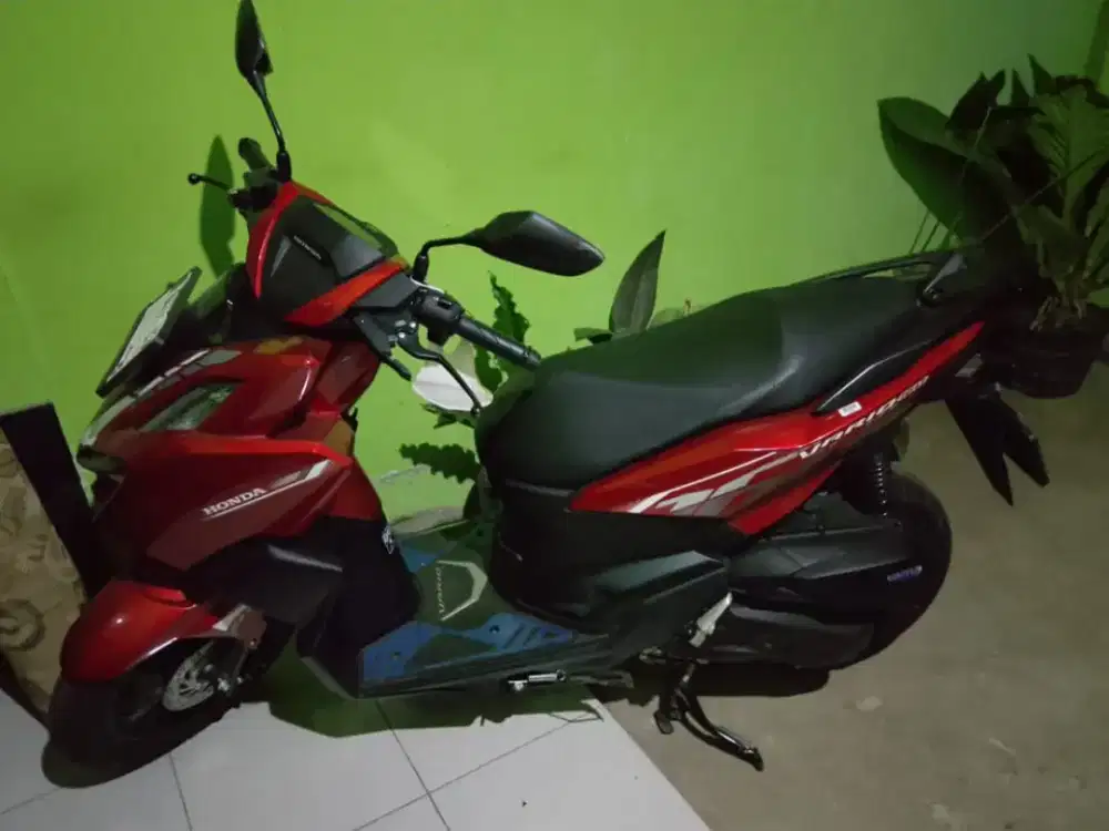 Honda vario 160 cbs merah