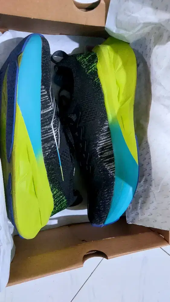 Sepatu Mills Running Neon