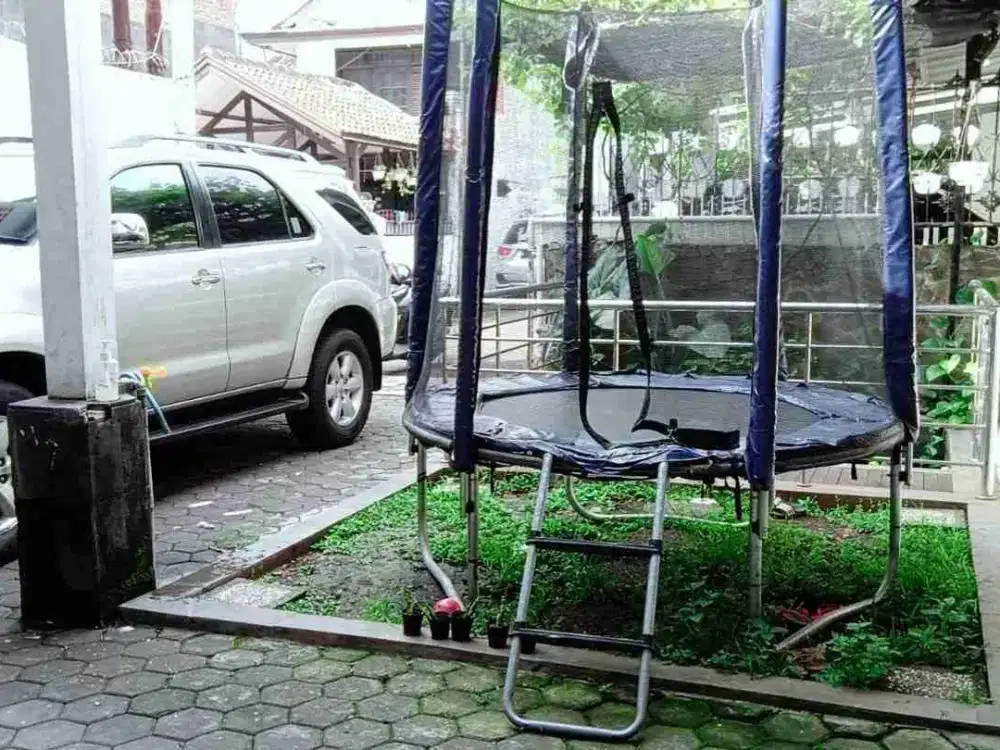 DISEWAKAN 2LANTAI TENGAH KOTA DEKAT HOTEL HORISON HARGA 75JT/THN NEGO