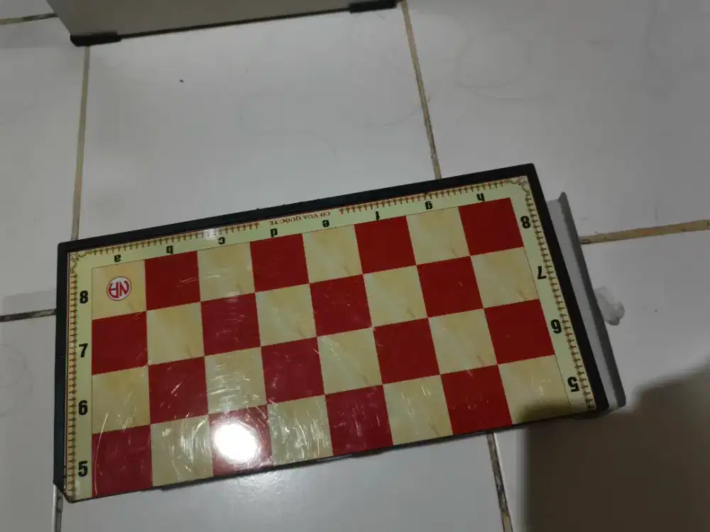 Papan ccatur masih bagus dan sudah mahnet
