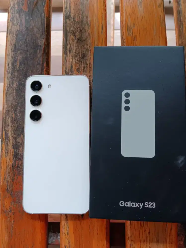 Samsung S23 8/256