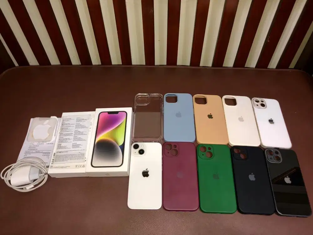Dijual satu paket iPhone 14 & Airpods 2nd Generation