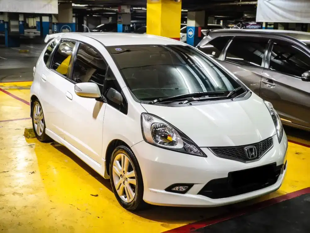 Honda Jazz RS 2010 Terawat Pajak Super Panjang Ban Baru Siap Pakai