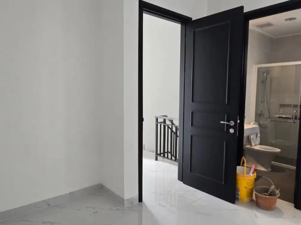 dijual bukit nirmala pik 2 balkon full cor sehingga tidak ada jemuran lagi didepan rumah
