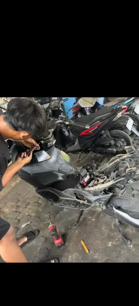 Lowongan untuk  mekanik motor