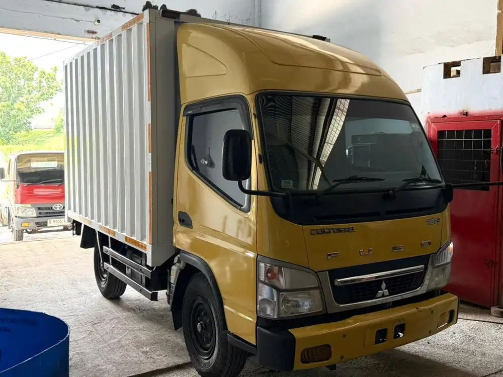 Canter colt diesel box model kontainer
