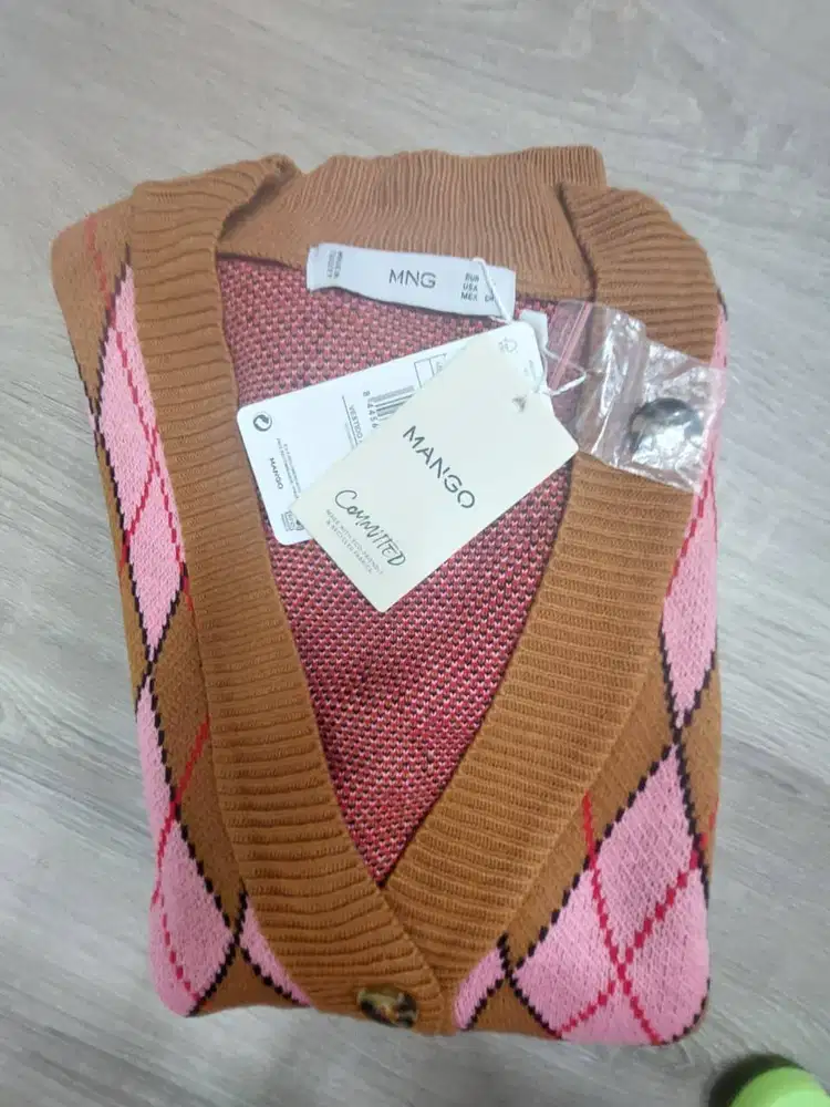 Outer Mango, Polo dan Sweater ADI