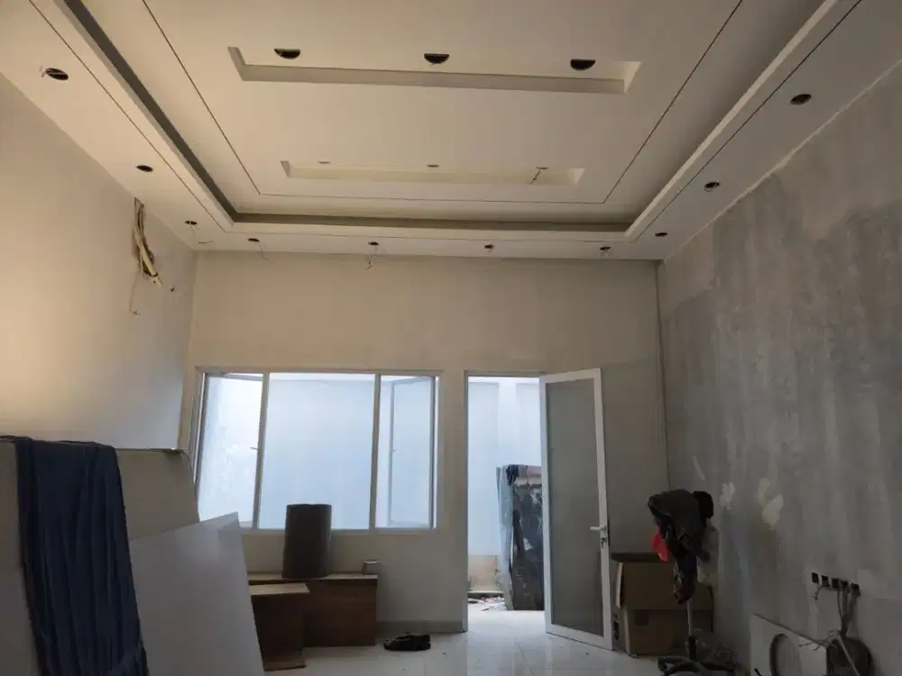 Rumah Baru di Puri Indah,Uk 7.5X30m,3 Lantai,Full Furnish,Harga:10 M Nego
