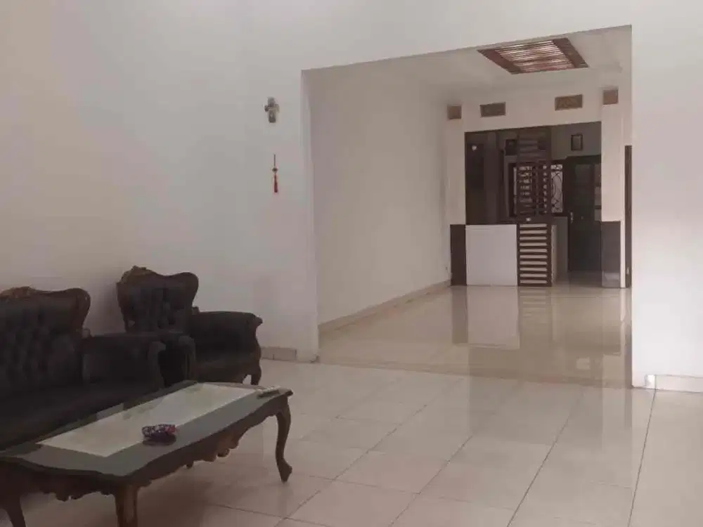 Rumah di Villa Melati Mas bebas banjir 5 Br dekat Kemana-mana