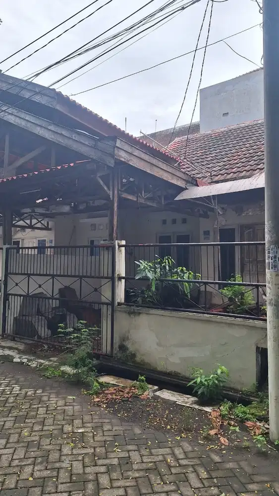 DIJUAL MURAH RUMAH DI JALAN SEMOLOWARU TIMUR! LOKASI DEKAT POL KE MERR