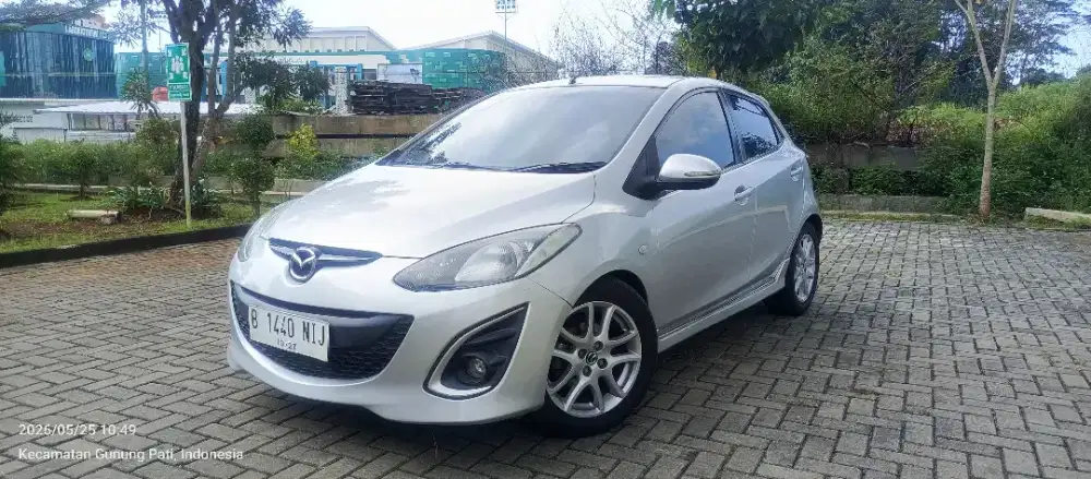 Mazda 2 non Skyactive Manual 2011, silver