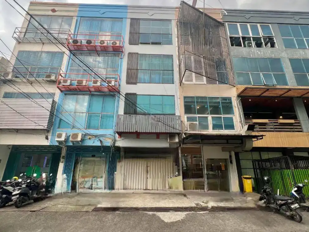 Sewa Ruko 4 lantai sudah renov di Manyar Kertoarjo