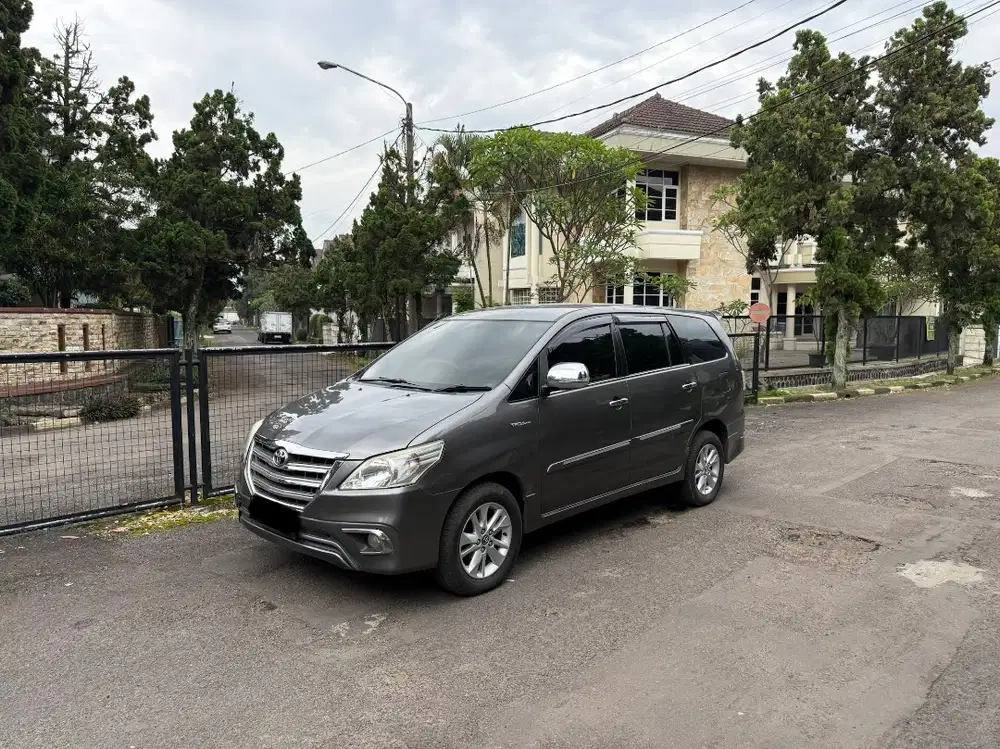 Kijang Innova G 2.5 matic diesel 2014 Grey
