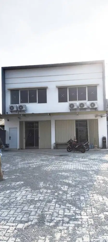 DISEWAKAN RUANG USAHA LT 2 CAFE/TEMPAT LES/GYM/PRAKTEK DOKTER