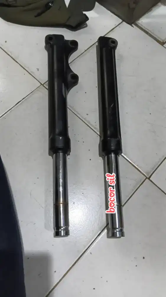 shock depan original 5tl kondisi 90%