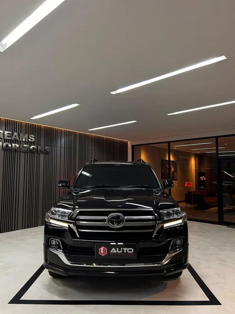 Toyota Land Cruiser VXR 2020 Hitam LC LC200 Km55rb Nik 2019 KT1904RS