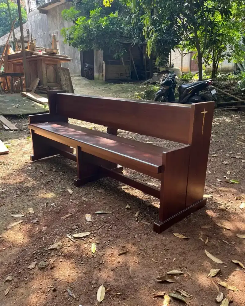 Bangku gereja kayu jati berkualitas