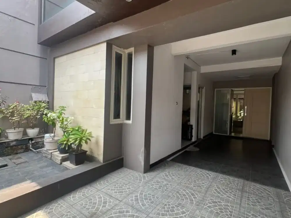 Disewakan rumah lokasi strategis Dukuh Kupang, Surabaya